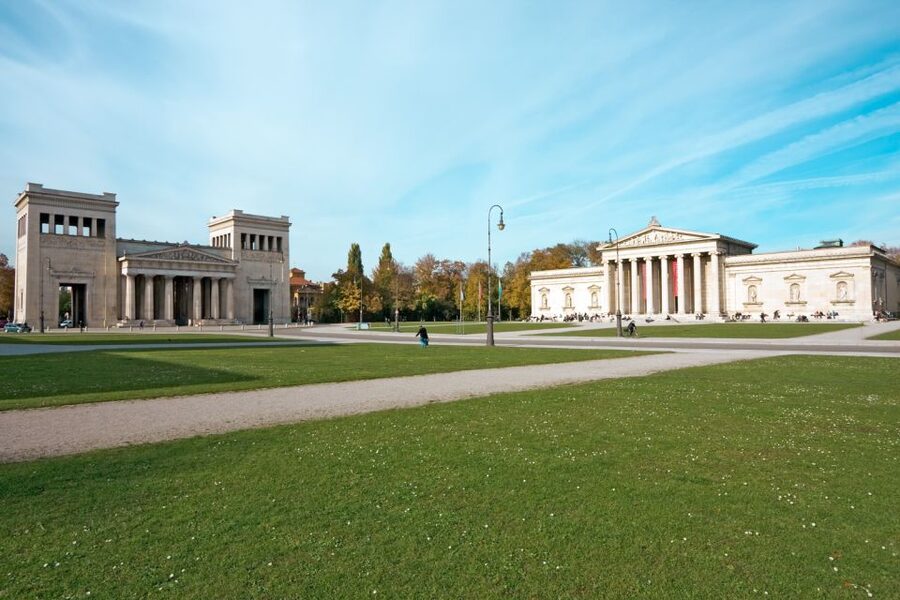 3H Best of München Sightseeings Tour - Feldherrnhalle and the Theatine Church