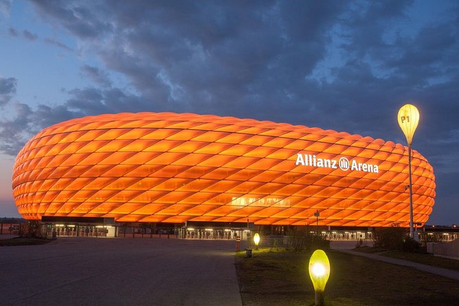 Airport Transfer: Munich Airport MUC to Munich by Luxury Van - Who gets the best value from the $165.68 price