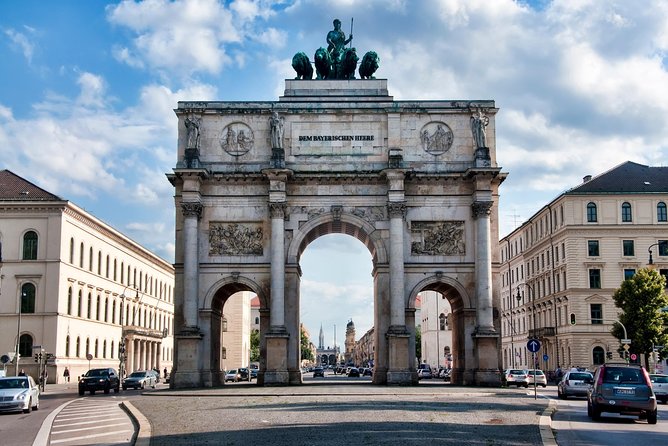 Airport Transfer: Munich Airport MUC to Munich by Luxury Van - What the service does especially well
