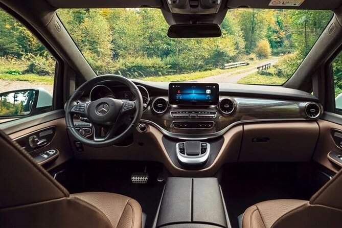 Arrival Transfer Munich Train Station to Munich by Luxury Van - Why a private station transfer can make sense in Munich