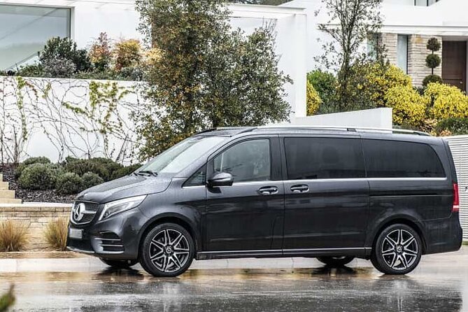 Arrival Transfer Munich Train Station to Munich by Luxury Van - A smooth arrival starts before your train leaves
