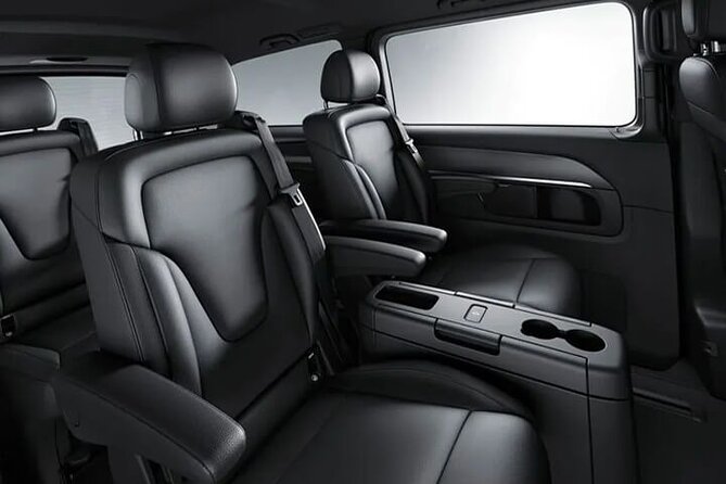 Arrival Transfer Munich Train Station to Munich by Luxury Van - Meeting your chauffeur at Munich Central Station