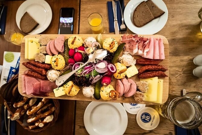 Bavarian Beer and Food Evening Tour in Munich - How much beer and food should you expect?