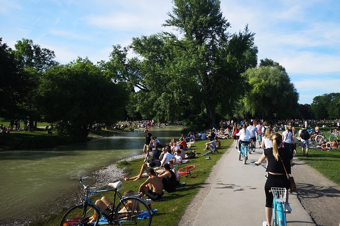 Classic Mike's Bike Tour daily @ 11.30 incl Beer Garden & Surfers - Odeonsplatz and St. Kajetan Church