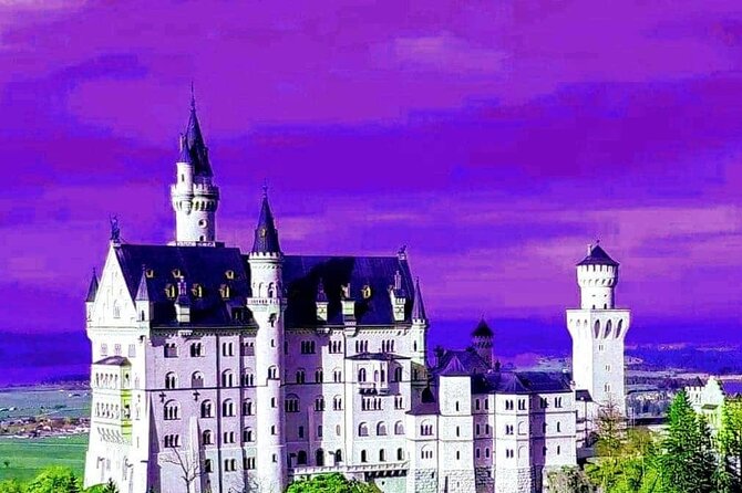 Comfort Mini-Van & Professional and FRiENDLY Guide: CUSTOMIZED 1-DAY TOUR from Munich - Innsbruck, Swarovski, and the limits of a long route