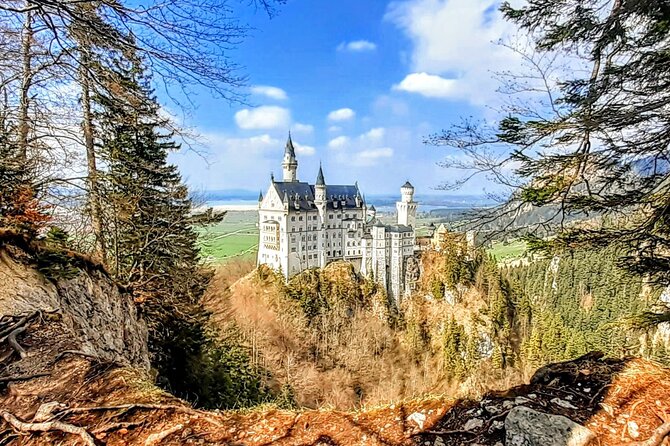 EXCLUSiVE SKIP-THE-CROWDS Neuschwanstein and Linderhof Castle Tour from Munich INCL. TICKETS - Lake Starnberg sets the royal mood
