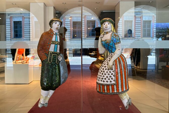Fall in Love with Munich in a Private Old Town Walking Tour - Frauenkirche, the Devil’s footprint, and the mysterious wind