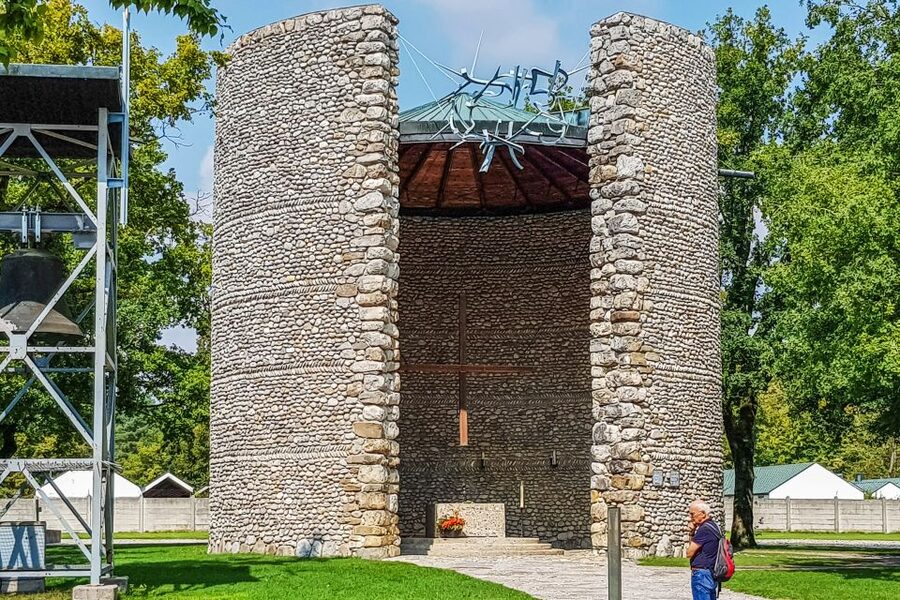 From Munich: Dachau Memorial Site Half-Day Trip - Three hours among the barracks, prison, and crematorium