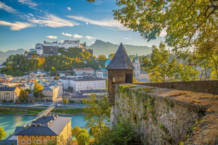 From Munich: Salzburg, St. Wolfgang, and the Salzkammergut - Guides, drivers, and the large-coach experience