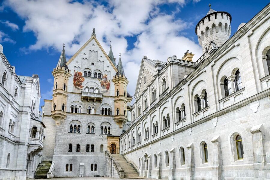 From Munich: Trip to Neuschwanstein & Linderhof in Spanish - The drive through Bavaria’s pre-alpine countryside