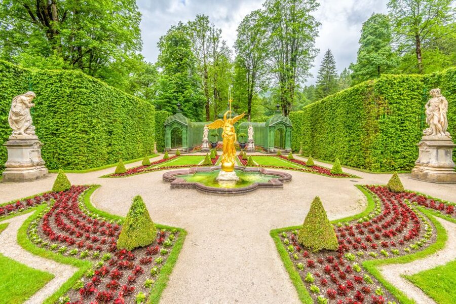 From Munich: Trip to Neuschwanstein & Linderhof in Spanish - Neuschwanstein, Ludwig’s famous mountain castle