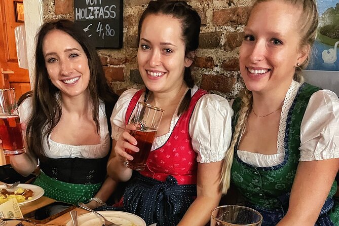 Lunch Like a Local: Munich's ORIGINAL Viktualienmarkt Food Tour - Marienplatz gives the tour a smart start