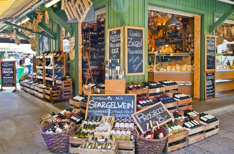 Marienplatz and Viktualienmarkt Private Tour and Tasting - What the private format really adds