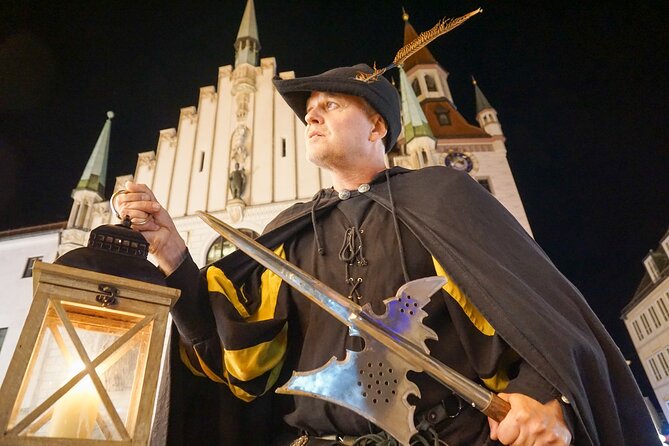Medieval city tour with night watchman in Munich in German - Marienplatz and St. Peter’s: the night watchman’s first duties
