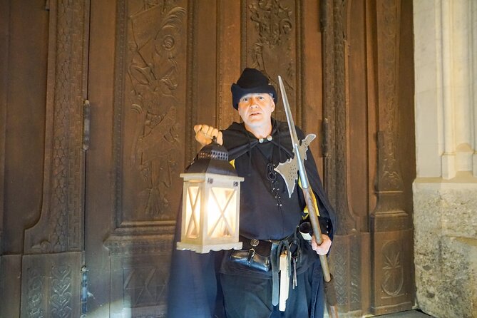 Medieval city tour with night watchman in Munich in German - Dienerstraße and Weinstraße: closing the old Schwabing gates