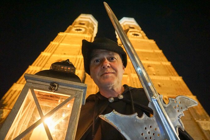 Medieval city tour with night watchman in Munich in German - Frauenplatz and Kaufingerstraße: traces and a final tower