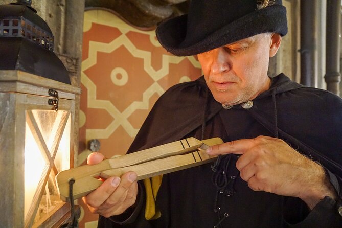 Medieval city tour with night watchman in Munich in German - Petersplatz and Viktualienmarkt: death, burial, and the first wall