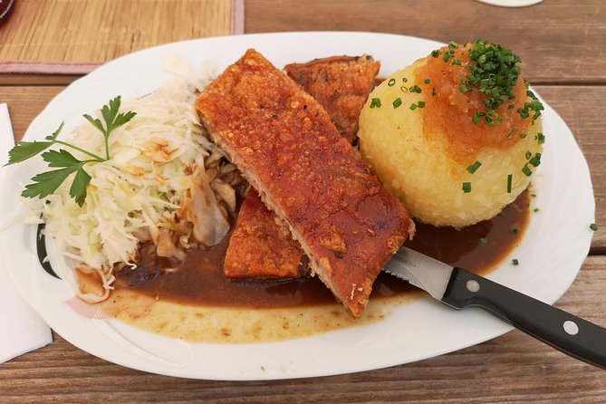 Mini Classic Bike Tour @ 4pm incl. Beer Garden & Surfers 2,5 hrs - Chinesischer Turm: the 30-minute Bavarian break
