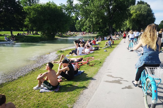Mini Classic Bike Tour @ 4pm incl. Beer Garden & Surfers 2,5 hrs - The guides make the biggest difference