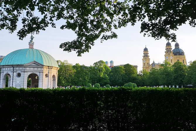 Mini Classic Bike Tour @ 4pm incl. Beer Garden & Surfers 2,5 hrs - Marienplatz and the first taste of old Munich