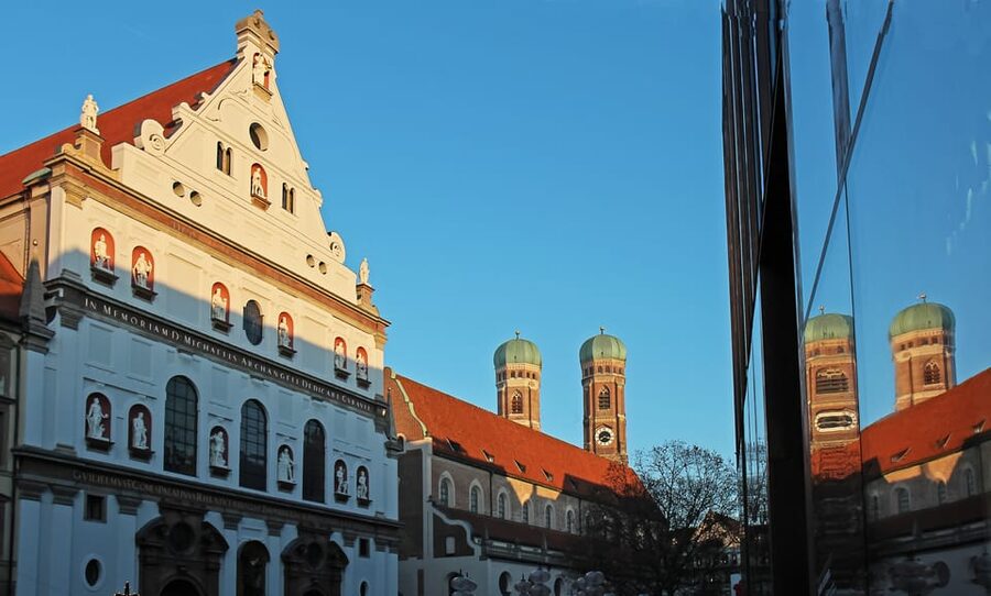 München: Stadtführung Henker, Huren, Hexen in GERMAN - Alter Hof and the old civic order