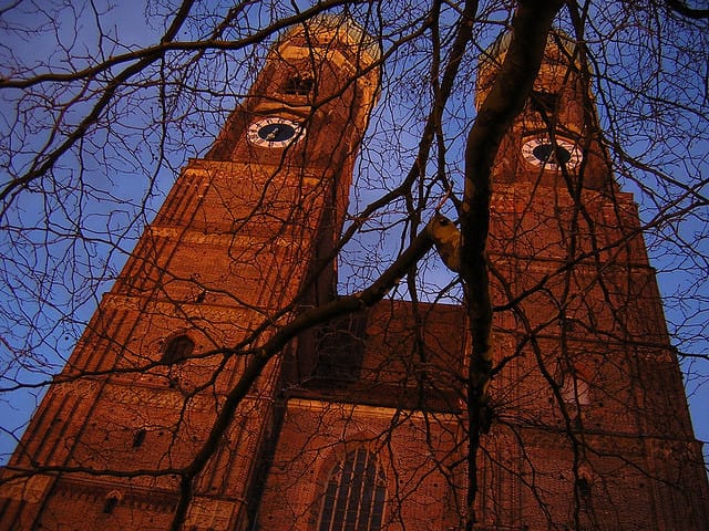 Munich: 3-Hour Culinary Nightwatch Tour - Old Town Hall, Salzstraße, and the Rebuilt Spire