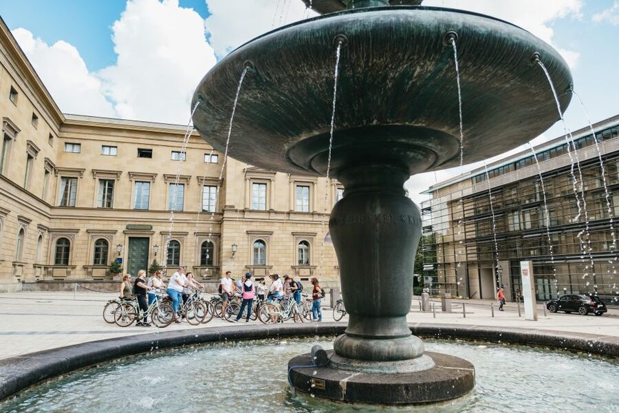 Munich 3-Hour Guided Bike Tour - The English Garden and the famous river surfers