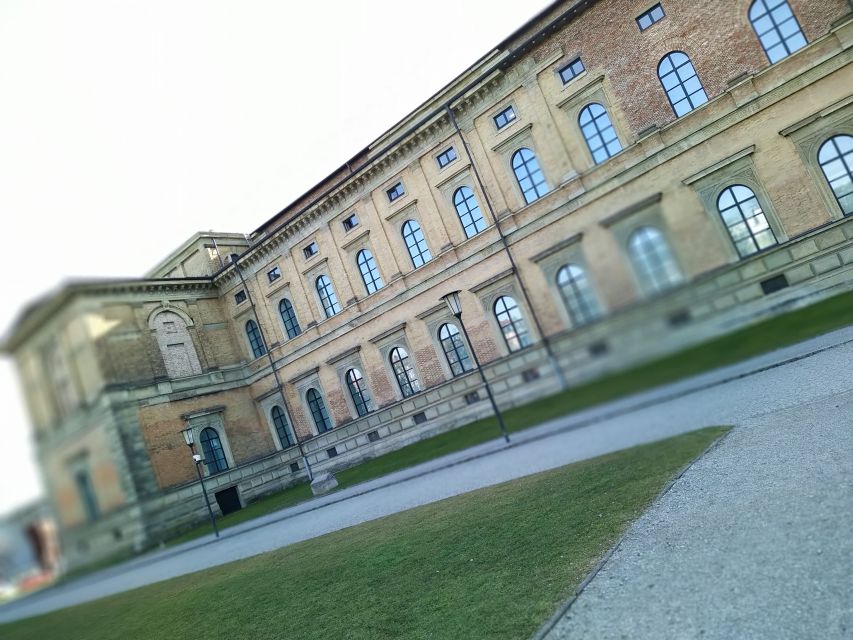 Munich: Alte Pinakothek Skip-the-Line & Guided Walking Tour - Inside the galleries: Dürer, da Vinci, and Rubens