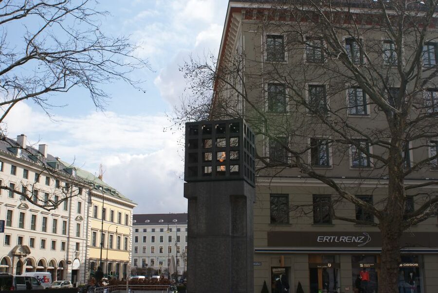 Munich and Nazi History Combination Day Tour Small Group - Königsplatz and the final Nazi-era sites