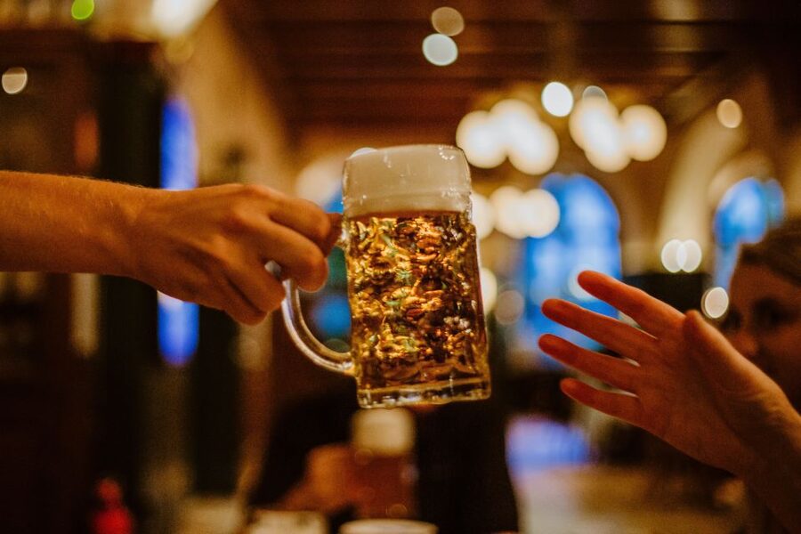 Munich: Beer and Food Tour with Dinner & Oktoberfest Museum - Tasting several Bavarian beers