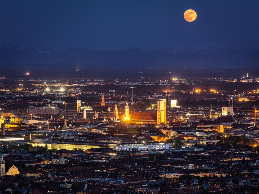 Munich: Christmas Market Magic Walking Tour with a Local - What the one-hour route can offer