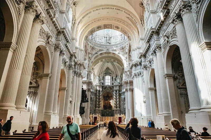 Munich: Classic Guided City Tour by Bike (English Tour Only) - The English Garden and Munich’s famous river wave