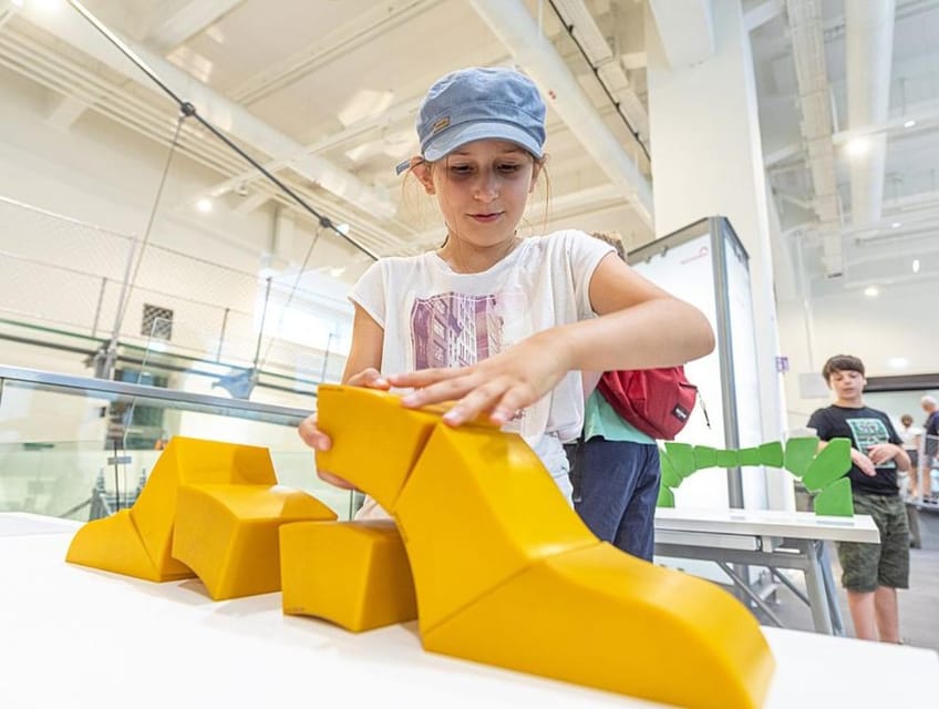 Munich: Deutsches Museum Entry Ticket - Model railway, microscopy theater, and chemistry demonstrations