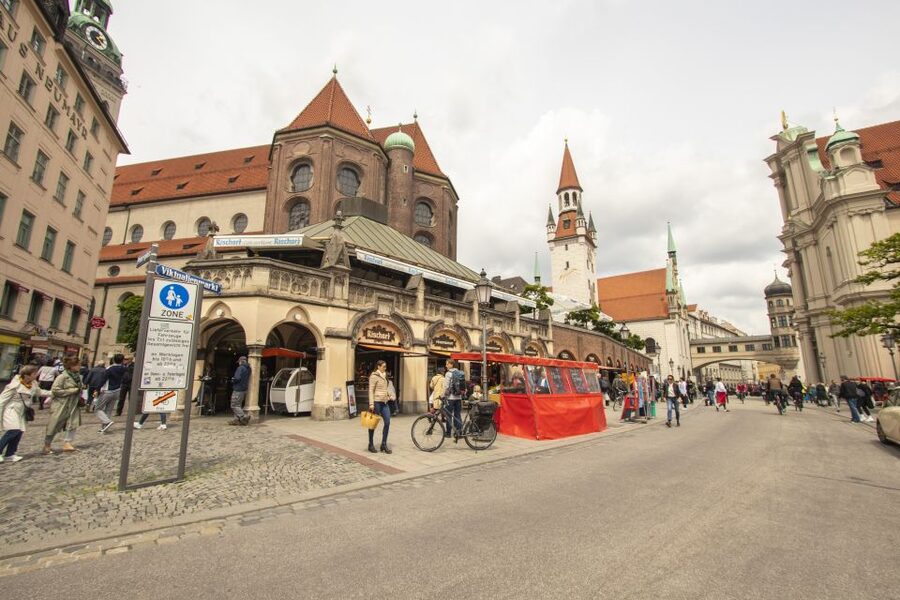 Munich: Express Walk with a Local in 90 minutes - A fast first look at Munich from Café Frischhut