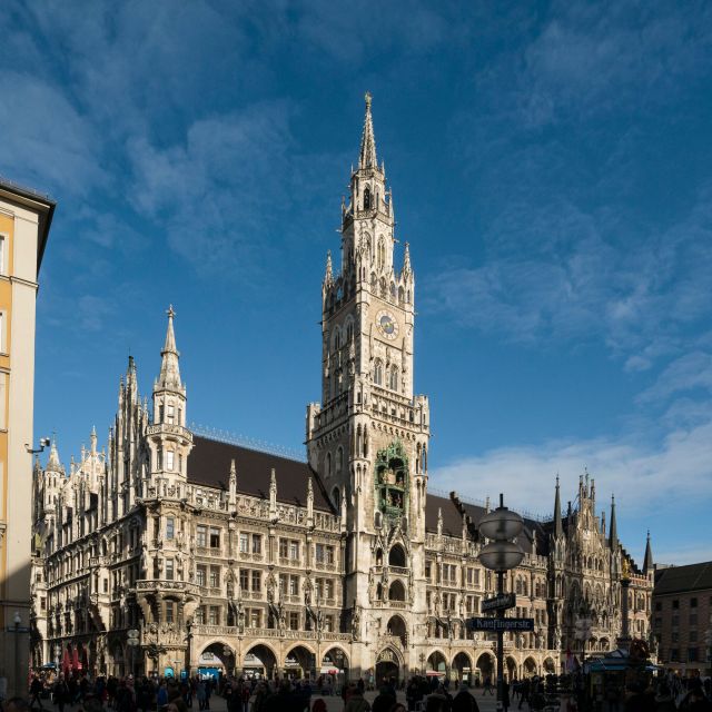 Munich: Guided Tour of the historic Town Hall on Marienplatz - The balcony used for FC Bayern celebrations