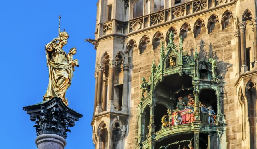 Munich: Highlights Private Bike Tour with Licensed Guide - The guide makes the private format worthwhile