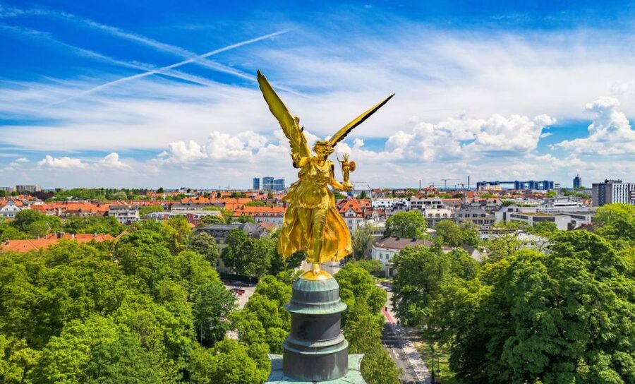 Munich: Highlights Private Bike Tour with Licensed Guide - Meeting point and small details that matter