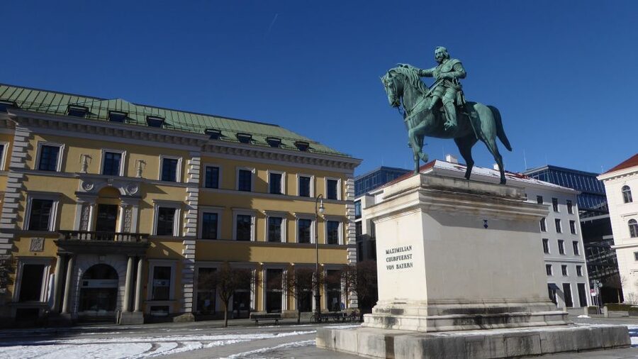 Munich: Historical Walking Tour Maxvorstadt with GEO Epoche - Starting at Theatinerkirche and Odeonsplatz