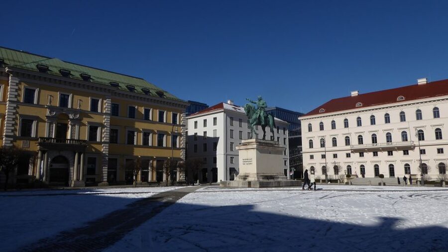 Munich: Historical Walking Tour Maxvorstadt with GEO Epoche - Palaces, concert halls, and old café culture