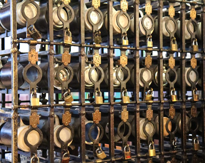Munich: Hofbräuhaus Guided Tour with 1 Beer - Stories about music, meals, and famous patrons