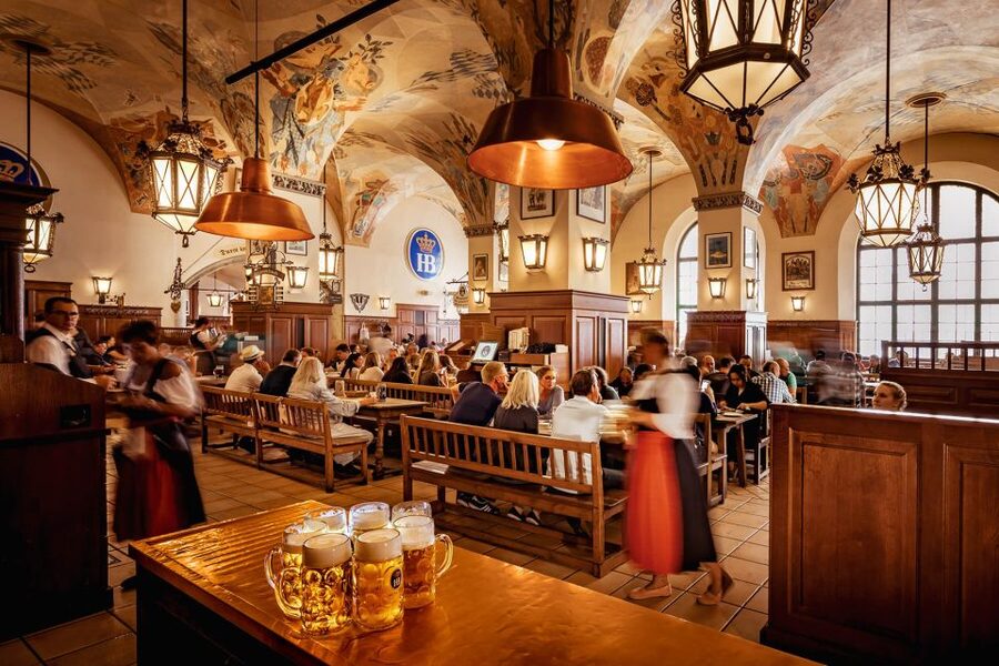 Munich: Hofbräuhaus Guided Tour with 1 Beer - Entering the Hofbräuhaus beer hall