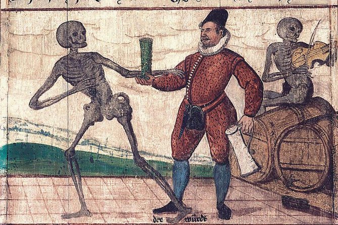 Munich Macabre Group Walking Tour - How Taff Simon guides the experience