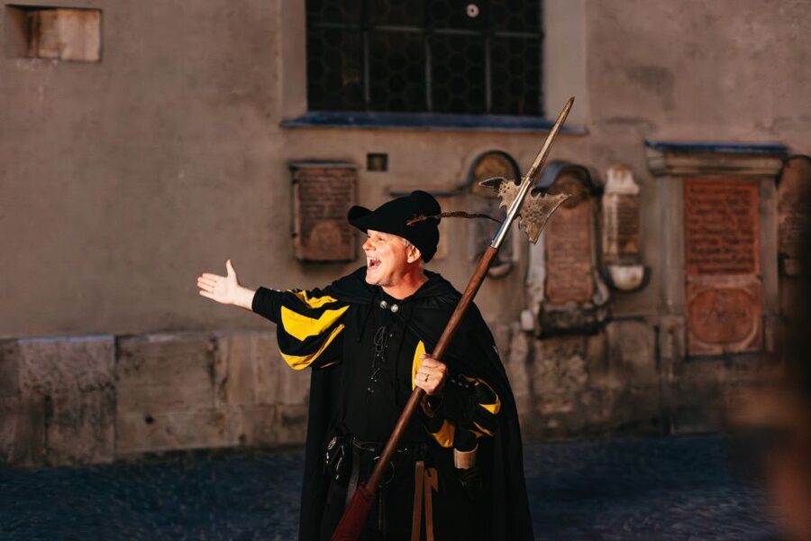 Munich: Middle Ages Tour with Night Watchman - Viktualienmarkt and the rules of the marketplace
