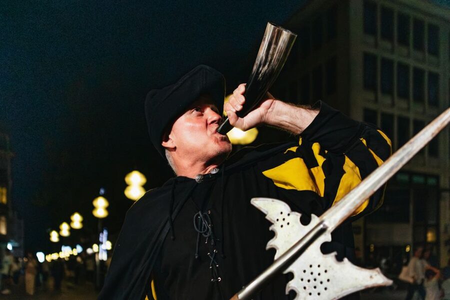 Munich: Middle Ages Tour with Night Watchman - Marienhof and the closing of the Talburg Gate