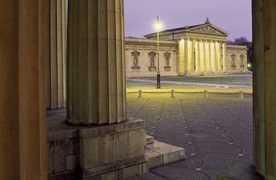 Munich: National Socialism Historical Tour in GERMAN - The former Führerbau and the 1938 Munich Agreement
