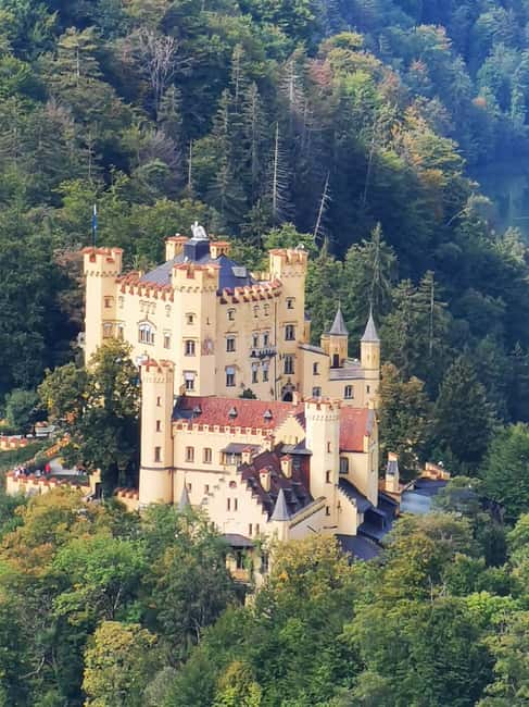 Munich: Neuschwanstein Castle by Bus with Alpine Bike Ride - Cycling beside the Bavarian Alps