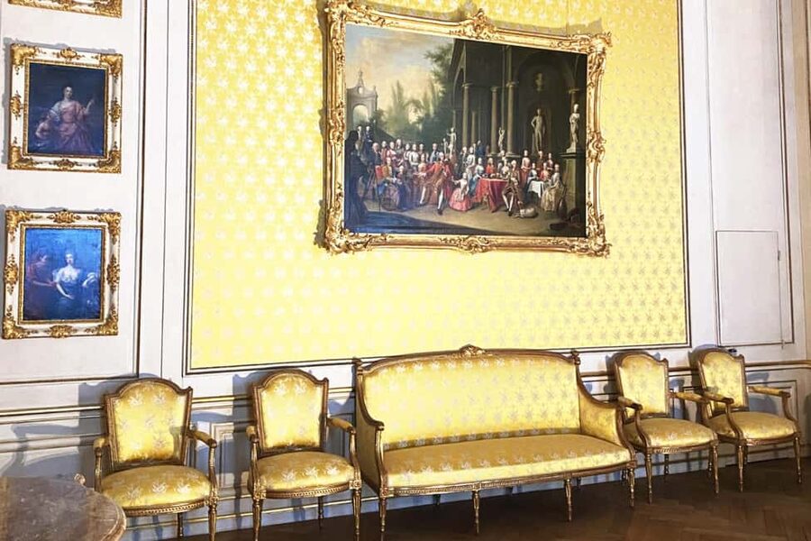 Munich Nymphenburg Palace Tickets and Tour, Carriage Museum - The approach to the palace and its grand front