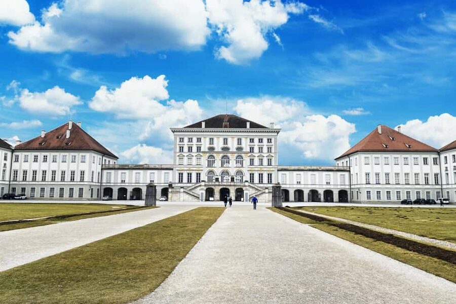 Munich Nymphenburg Palace Tickets and Tour, Carriage Museum - Finding the guide at Nördliche Auffahrtsallee 69