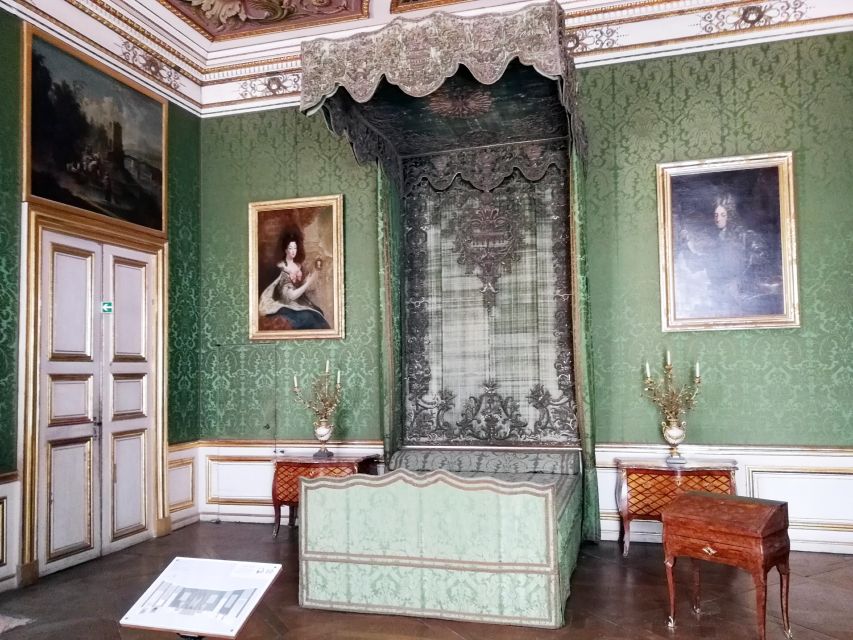 Munich: Nymphenburg Palace with official Guide - Plan the meeting point and what to leave behind