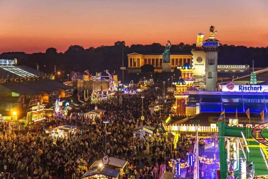 Munich: Oktoberfest Big Beer Tent Evening including table reservation - Starting at Goetheplatz and walking to the Wiesn